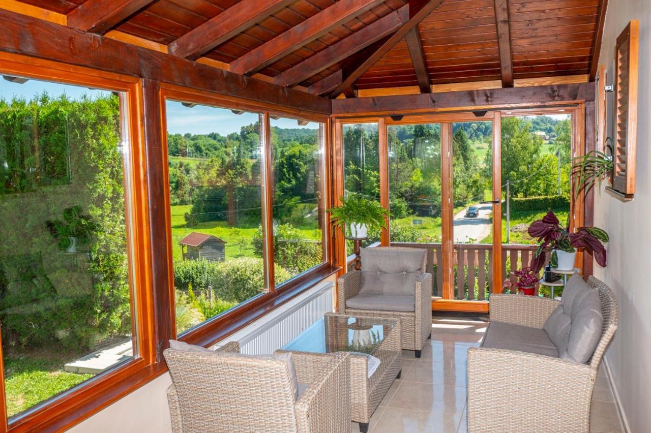 Holiday Home Mare Near River Karlovac Dış mekan fotoğraf