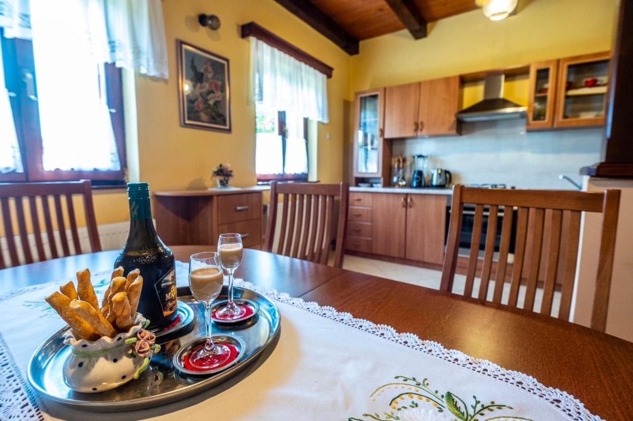 Holiday Home Mare Near River Karlovac Dış mekan fotoğraf