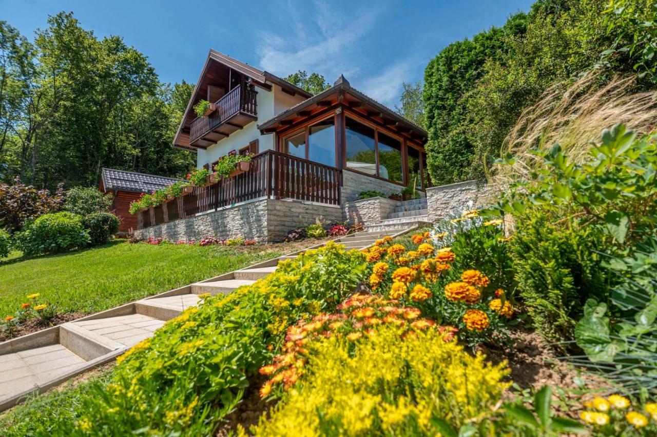 Holiday Home Mare Near River Karlovac Dış mekan fotoğraf