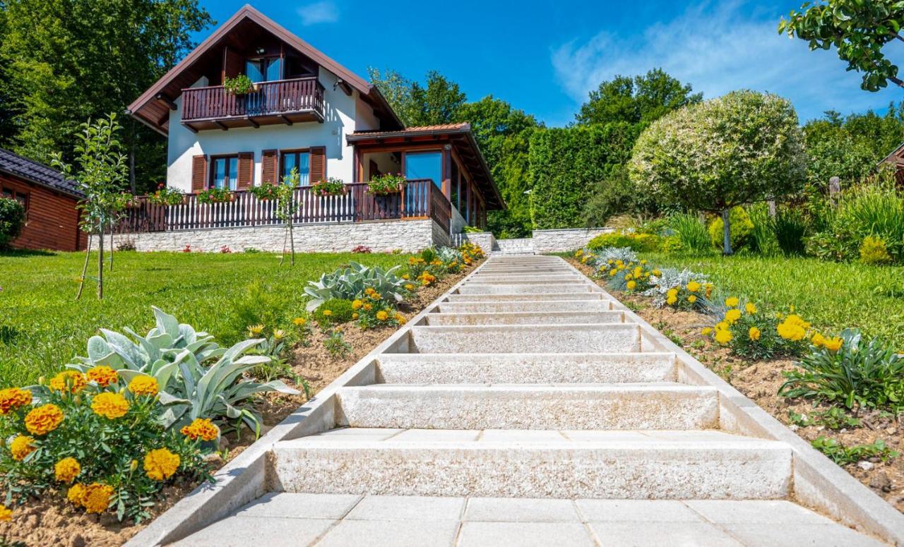 Holiday Home Mare Near River Karlovac Dış mekan fotoğraf